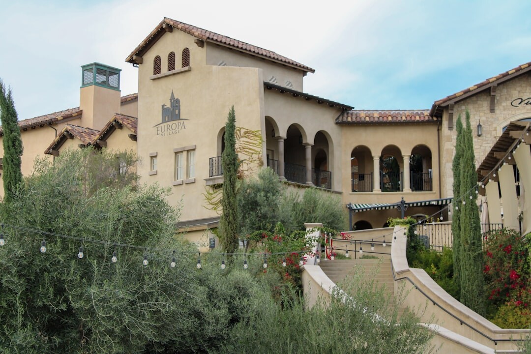 luxury celebrity mansion exterior